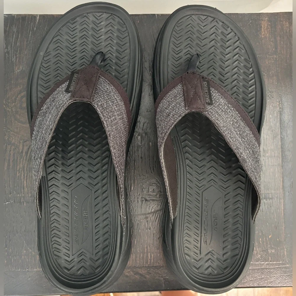 Skechers Arch Fit Sandals Men’s 10 Black Flip Flops Motley SD Rigel